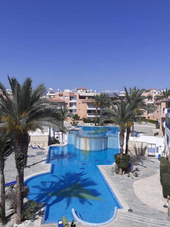 Iris Village Grand Apartment Paphos Extérieur photo