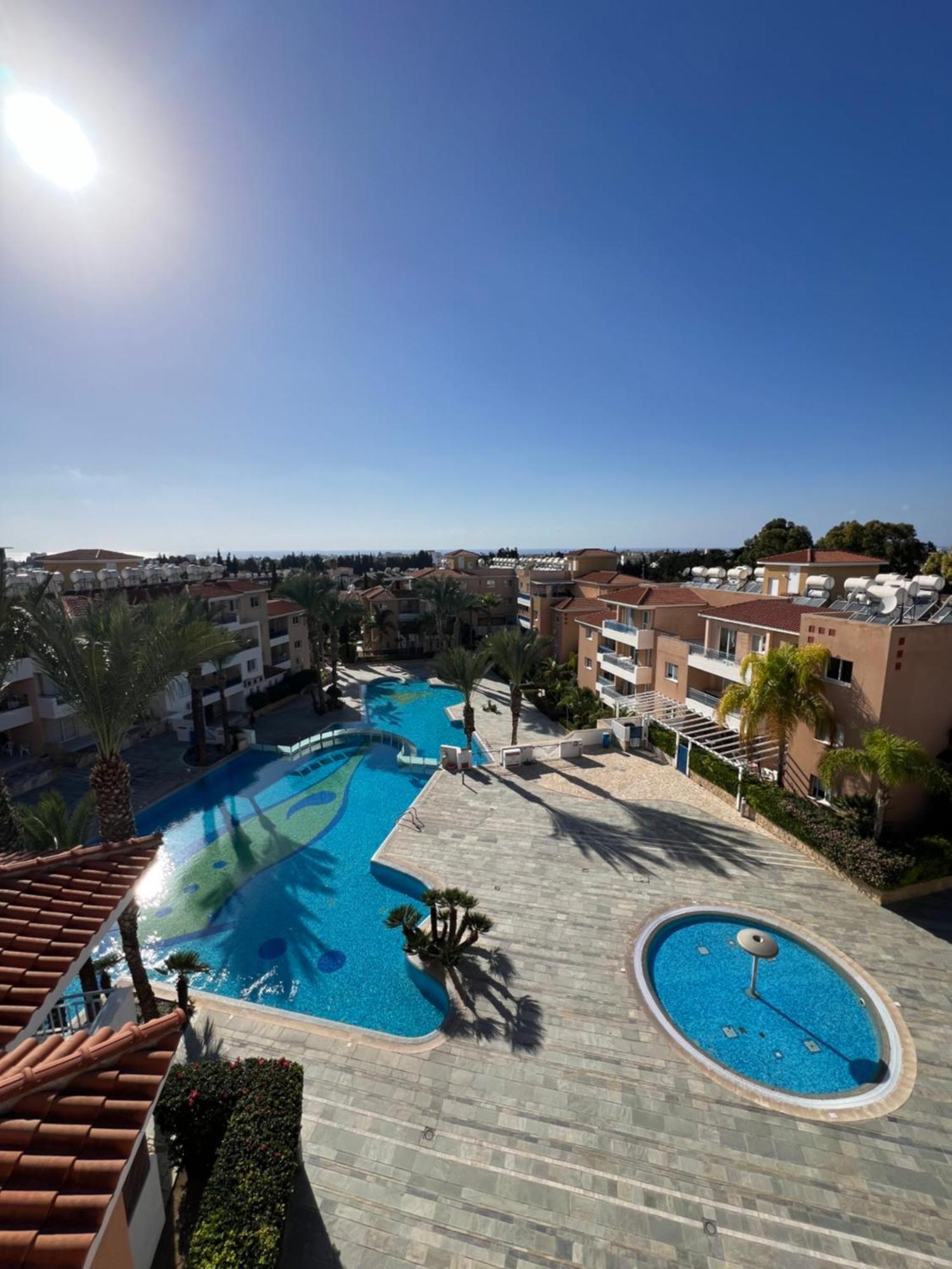 Iris Village Grand Apartment Paphos Extérieur photo