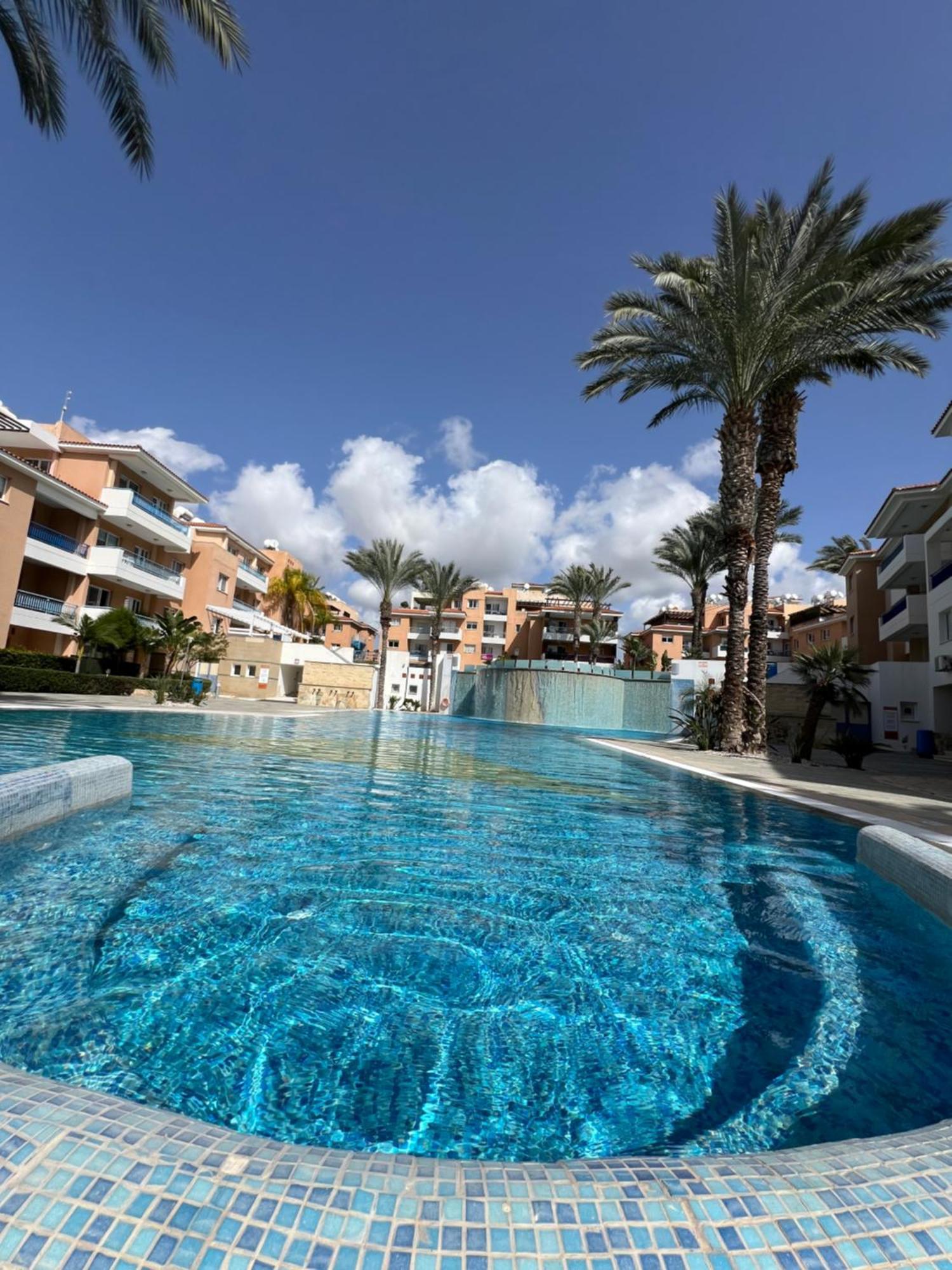 Iris Village Grand Apartment Paphos Extérieur photo