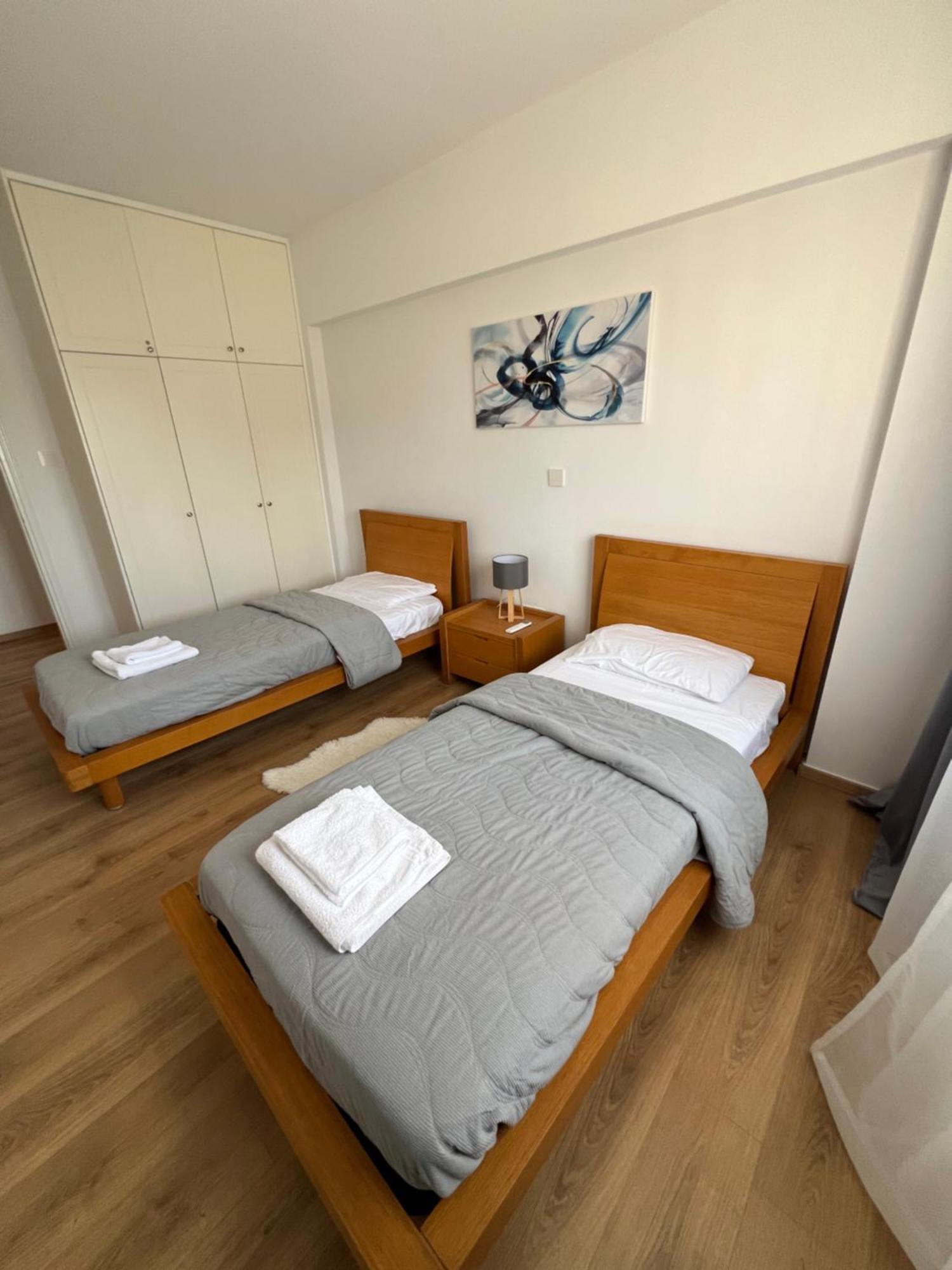Iris Village Grand Apartment Paphos Extérieur photo
