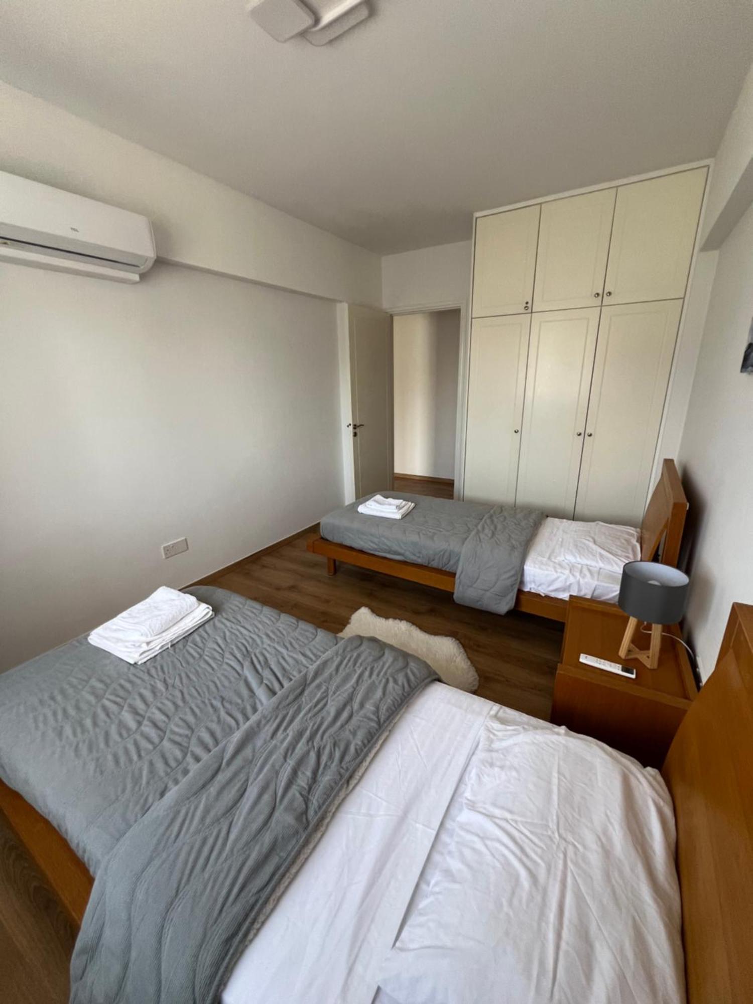 Iris Village Grand Apartment Paphos Extérieur photo