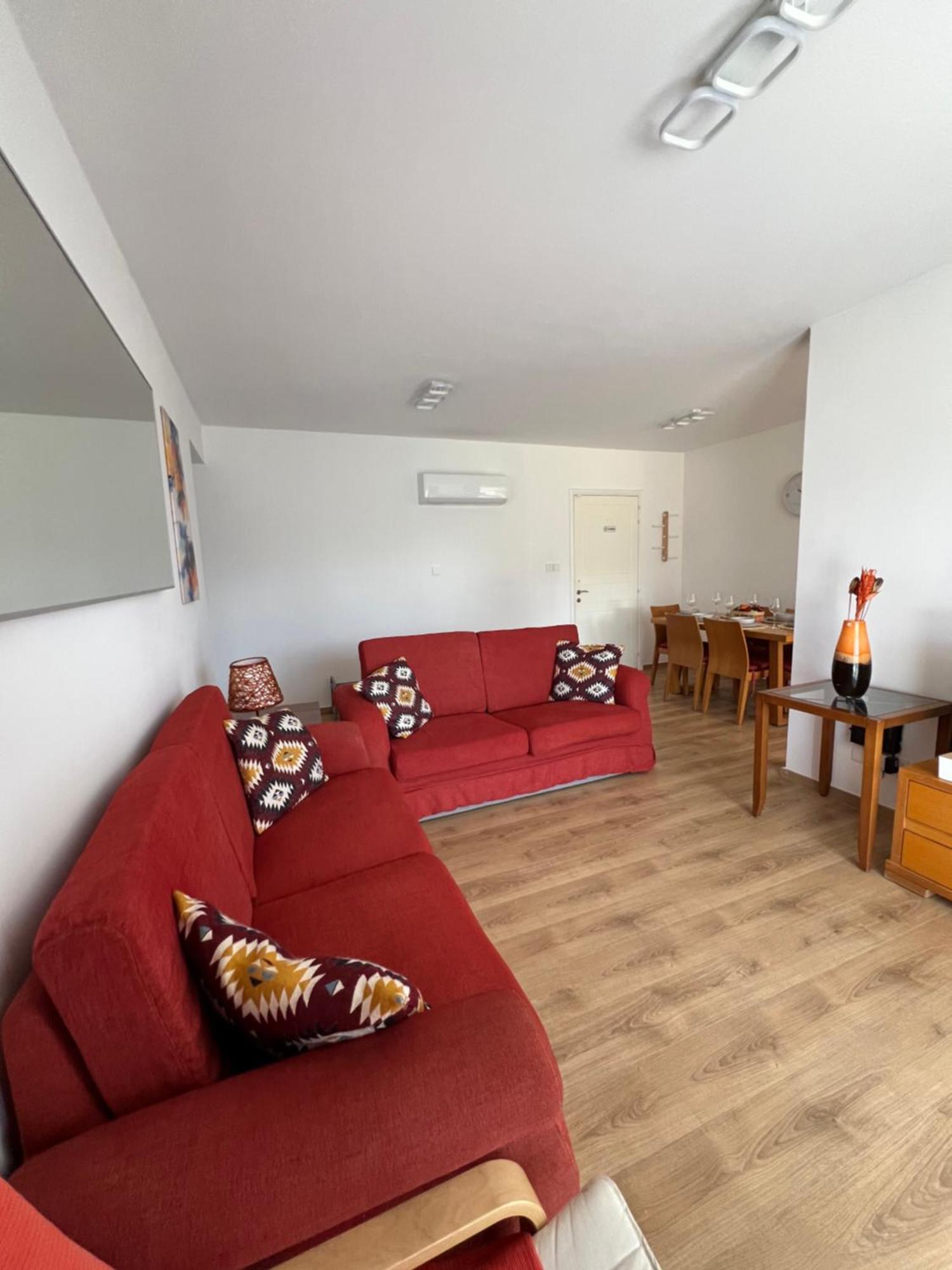 Iris Village Grand Apartment Paphos Extérieur photo