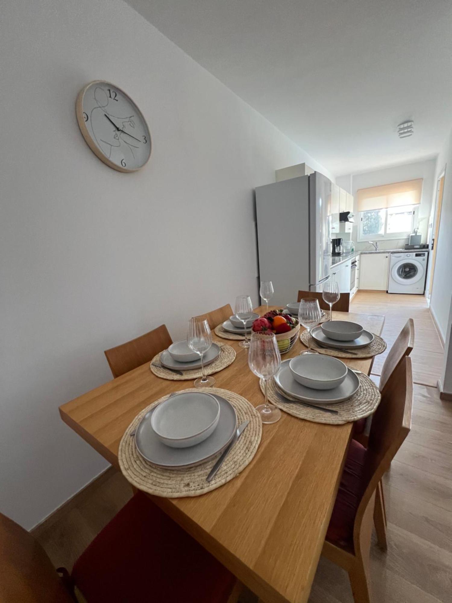 Iris Village Grand Apartment Paphos Extérieur photo