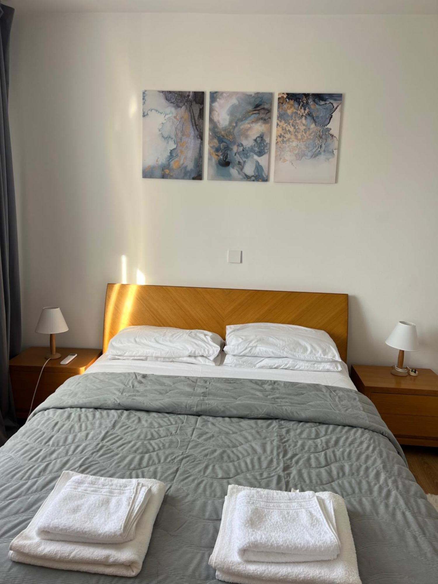 Iris Village Grand Apartment Paphos Extérieur photo